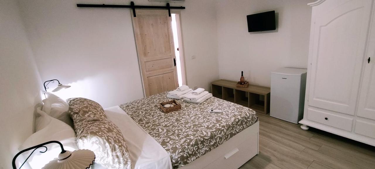 Agriturismo "Terra D'Ulivi" Порто Чезарео Екстериор снимка