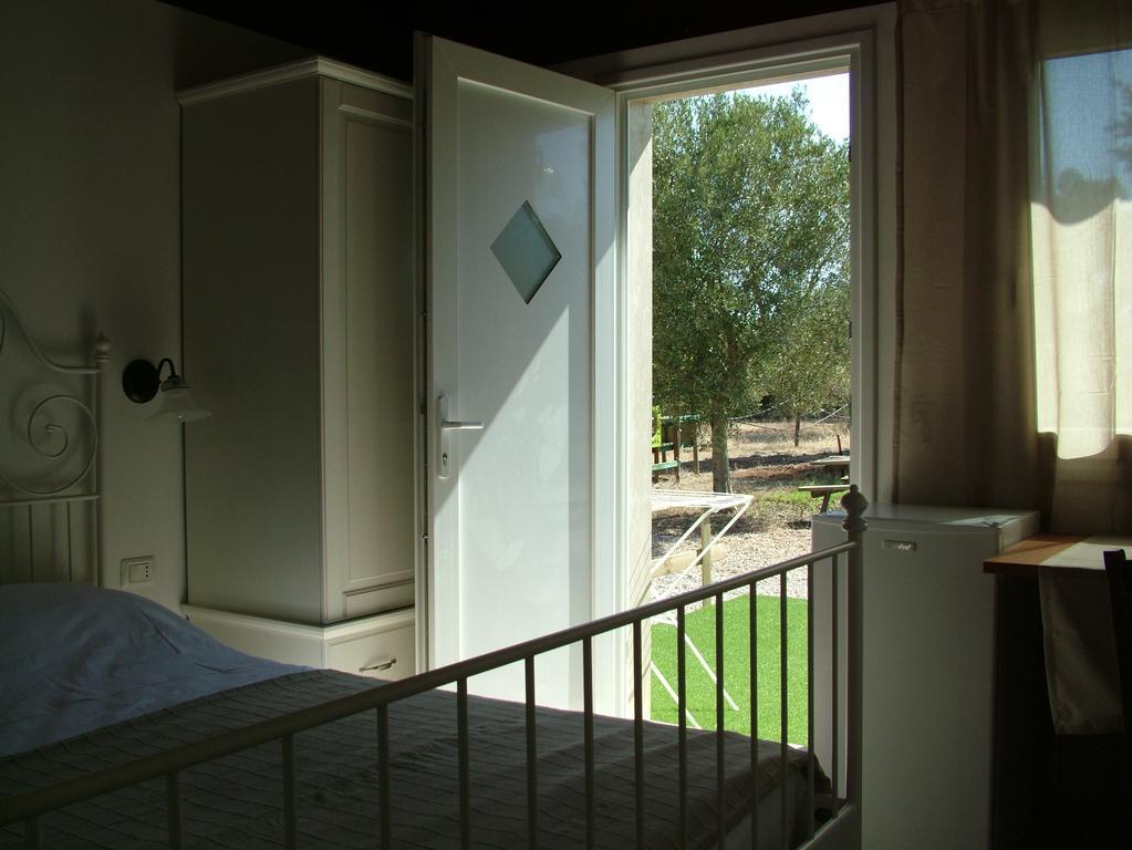 Agriturismo "Terra D'Ulivi" Порто Чезарео Стая снимка