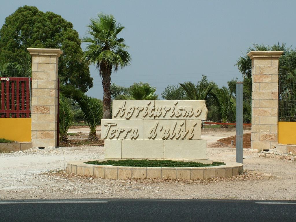 Agriturismo "Terra D'Ulivi" Villa Порто Чезарео Екстериор снимка