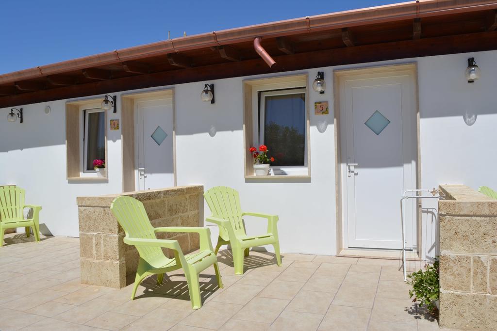 Agriturismo "Terra D'Ulivi" Порто Чезарео Екстериор снимка