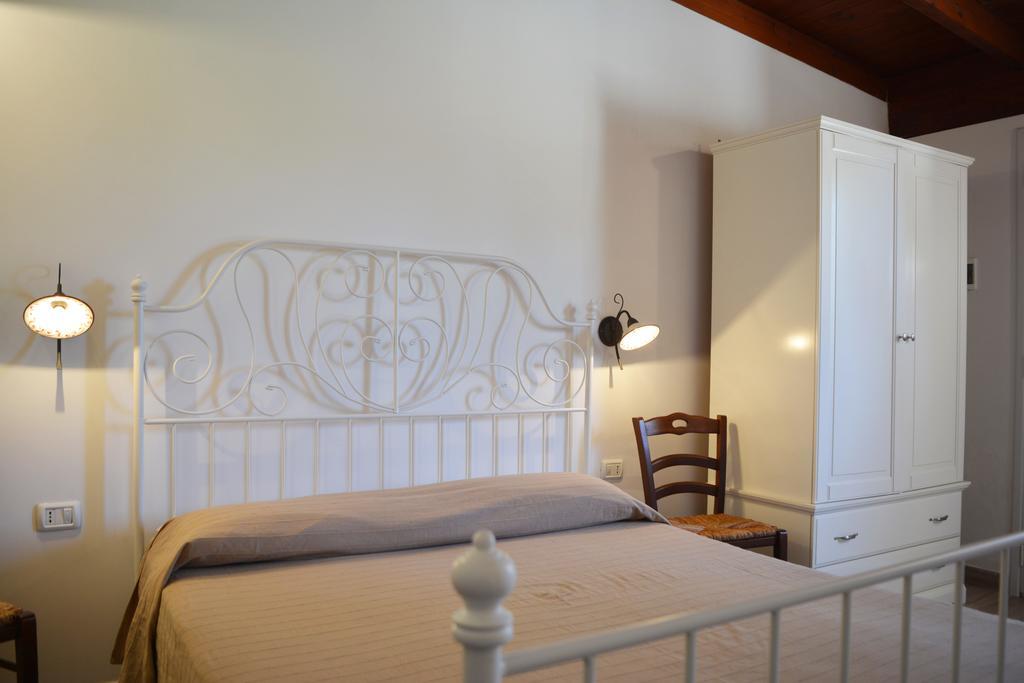 Agriturismo "Terra D'Ulivi" Порто Чезарео Екстериор снимка