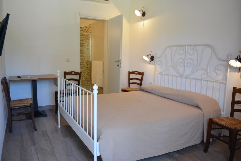 Agriturismo "Terra D'Ulivi" Порто Чезарео Екстериор снимка